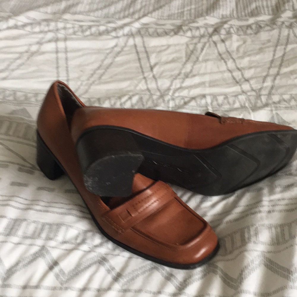 Bandolino shoe. Light wear, skirt or slacks